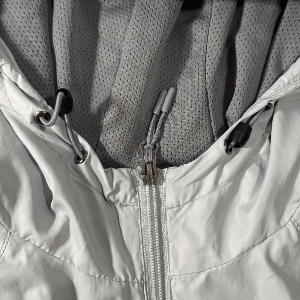 New Balance Windbreaker Raincoat Women's Small Hooded Packable Gray - Picture 3 of 9